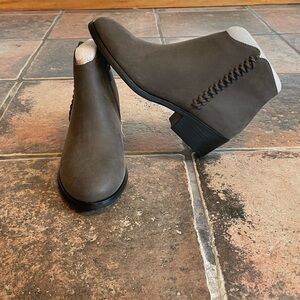 Mia Jaice Heeled Ankle Lasso Bootie Leather  Women’s 6 New